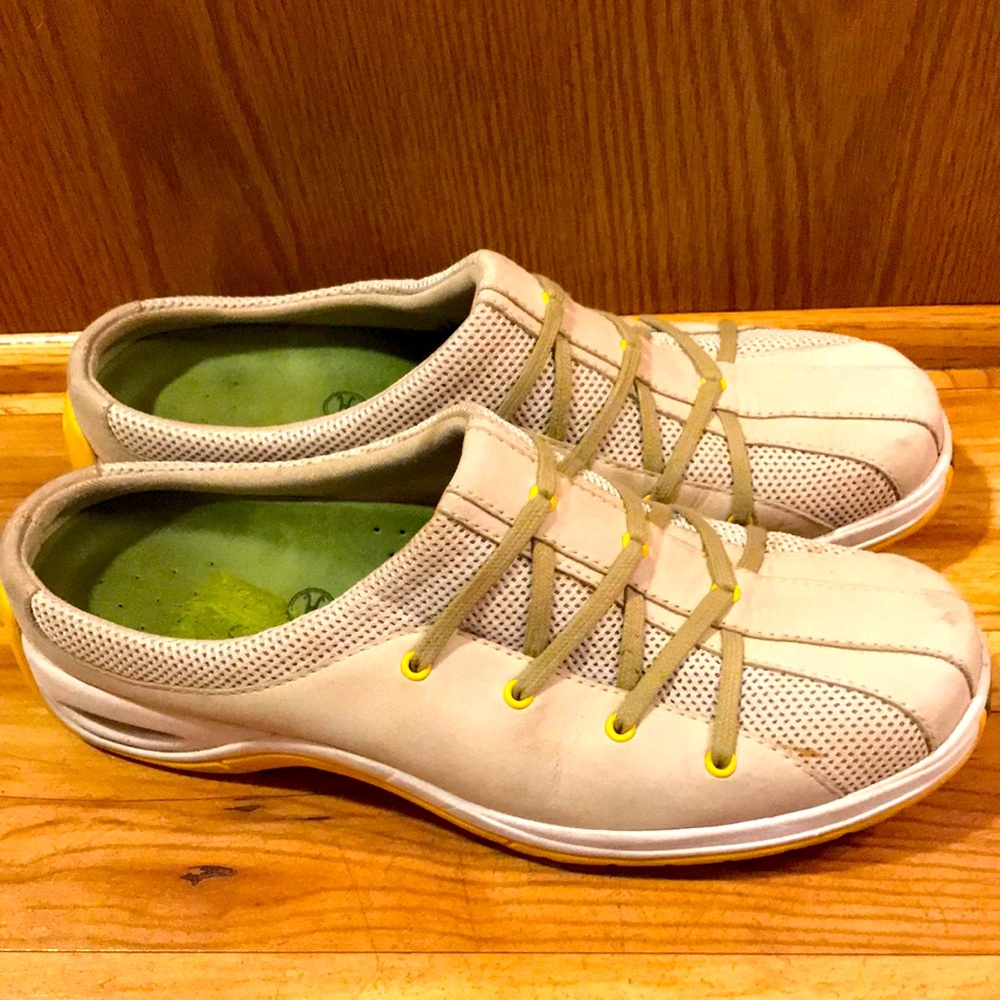 Cole Haan Nike Air 9 ivory yellow nubuck leather slip on sneakers tennies EUC